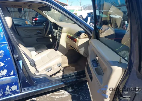 2000 Volvo V70 Se from USA, damaged, VIN YV1LW61J9Y2649196